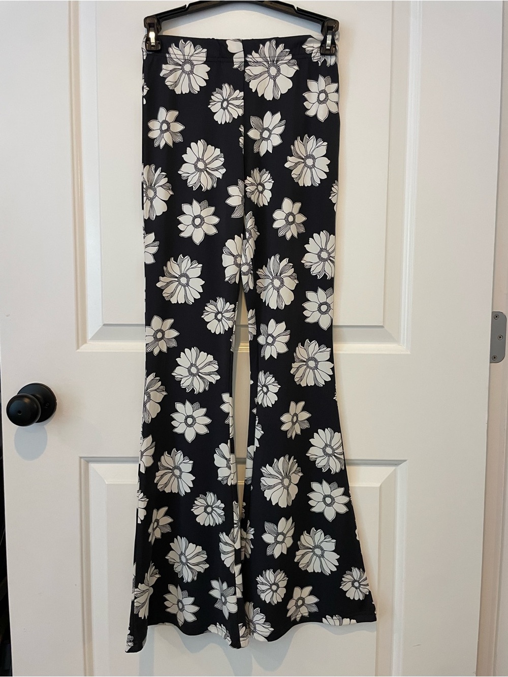 BILLABONG Vintage-Inspires Floral Bell-Bottom Style Pants